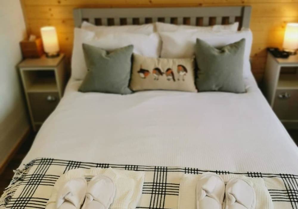 Hunts Court Huts Robin